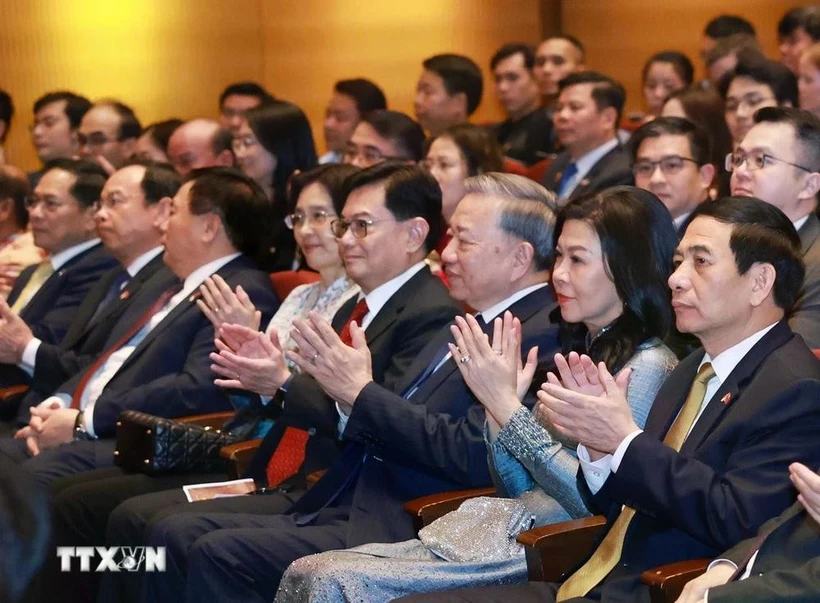 From right: Party General Secretary To Lam (3rd) and his spouse, Ngo Phuong Ly (2nd), at a special concert at the Concert Hall of the Yong Siew Toh Conservatory of Music. (Photo: VNA)