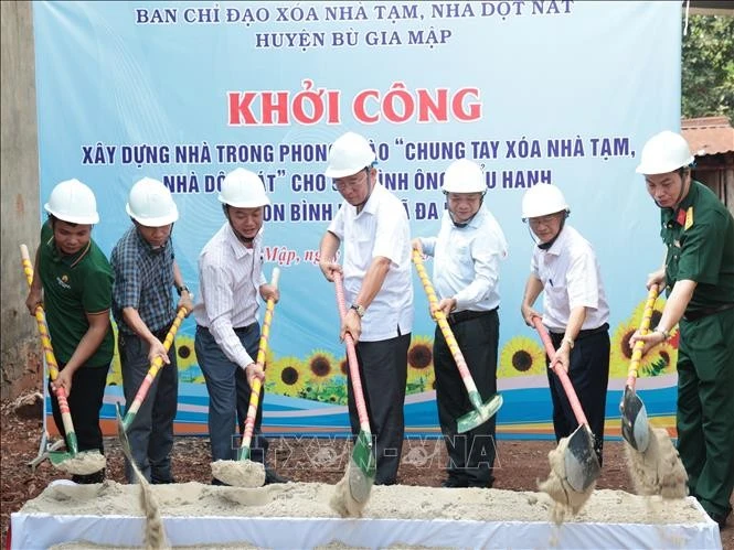 The ground-breaking ceremony for the construction of 37 new houses in Bu Gia Map district, Binh Phuoc province (Photo: VNA)