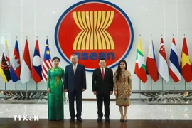 Party General Secretary To Lam and his spouse meet with ASEAN Secretary-General Kao Kim Hourn and his spouse in Indonesia. (Photo: VNA)