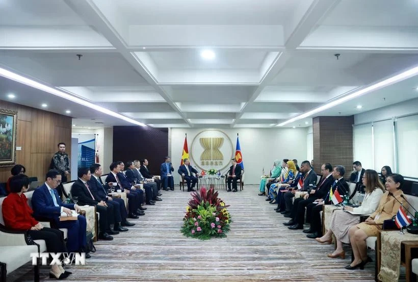 The meeting between Party General Secretary To Lam and ASEAN Secretary-General Kao Kim Hourn, along with the Committee of Permanent Representatives to ASEAN in Jakarta on March 10 (Photo: VNA)