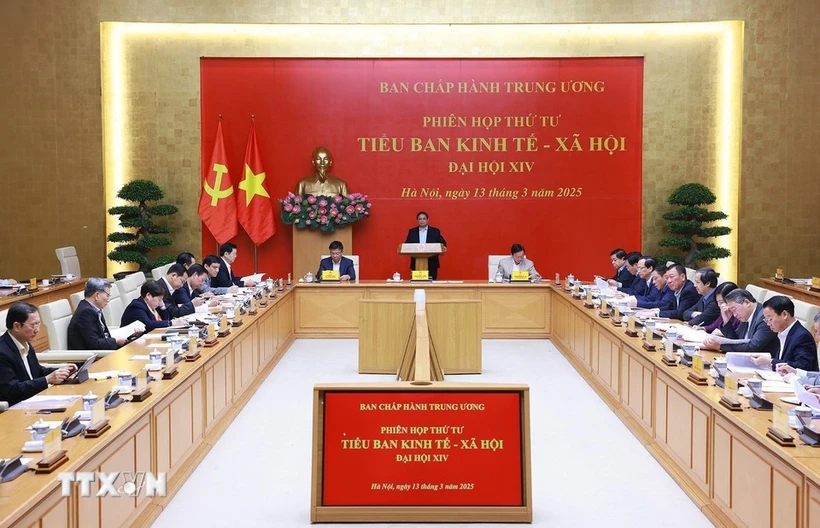 Prime Minister Pham Minh Chinh chairs the fourth session of the Congress' Socio-Economic Subcommittee. (Photo: VNA)