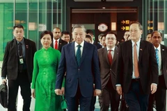 The farewell ceremony for Vietnamese Party General Secretary To Lam and his spouse at the Changi Airport, Singapore. (Photo: VNA)