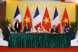 Vietnam, France highlight determination to promote ties