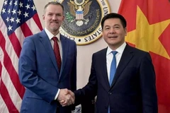 Special Envoy of the Prime Minister, Minister of Industry and Trade Nguyen Hong Dien (R) and US Trade Representative Jamieson L. Greer (Photo: Ministry of Industry and Trade)