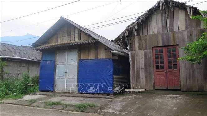 Substandard houses in Van Ban district, Lao Cai province. (Photo: VNA)