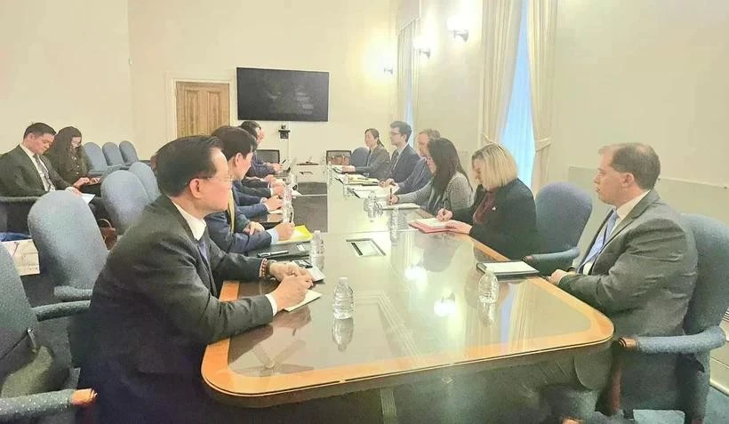 An overview of the working session between Special Envoy of the Prime Minister, Minister of Industry and Trade Nguyen Hong Dien and US Trade Representative (USTR) Jamieson L. Greer (Photo: Ministry of Industry and Trade)