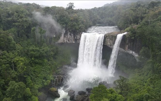 K50 Waterfall - En Cave Waterfall within the Kon Ka Kinh National Park is an ideal destination for tourists who want to experience the mountainous scenery of the Central Highlands. (Photo: VNA)