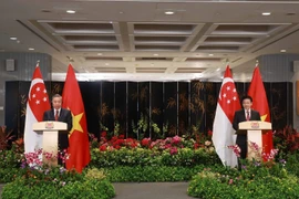 Vietnamese, Singaporean leaders brief media on outcomes of talks